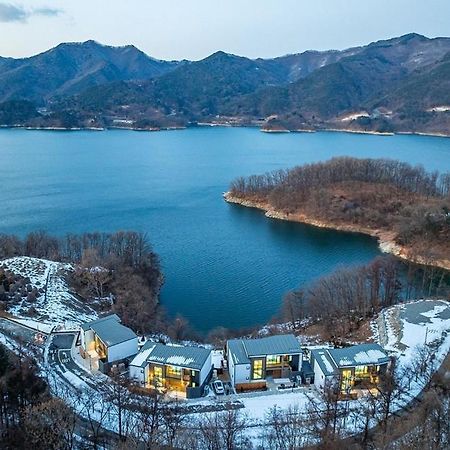 Отель Jecheon The Shine Cheongpung Экстерьер фото