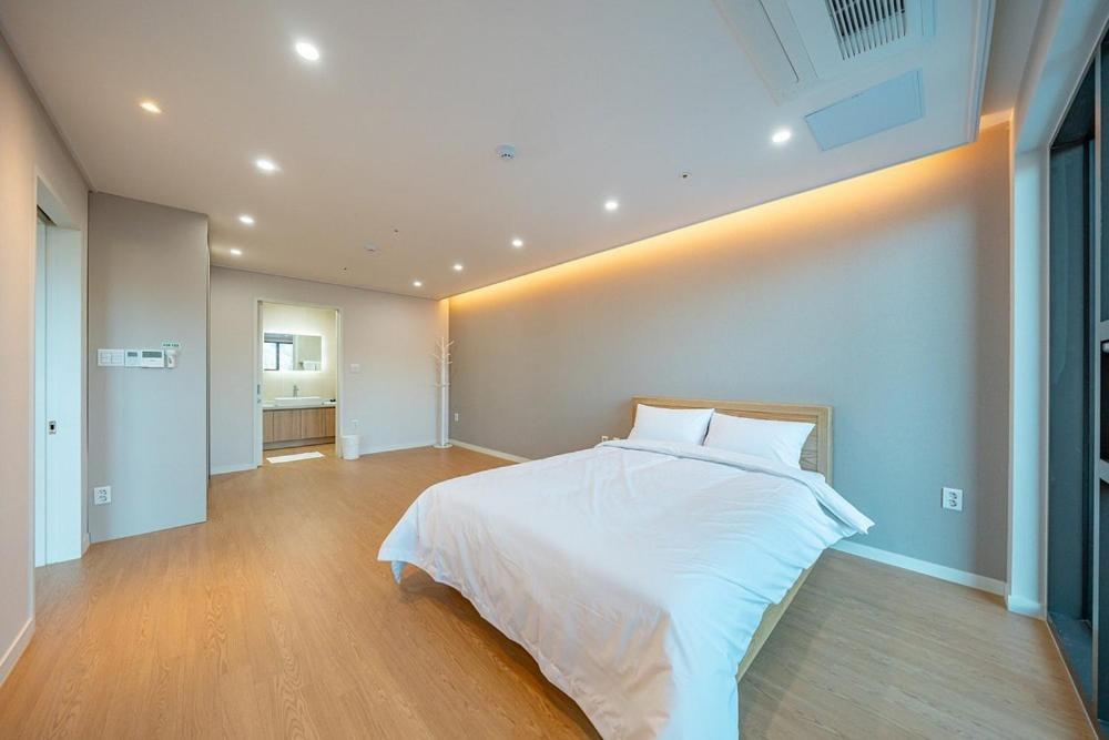 Отель Jecheon The Shine Cheongpung Номер фото