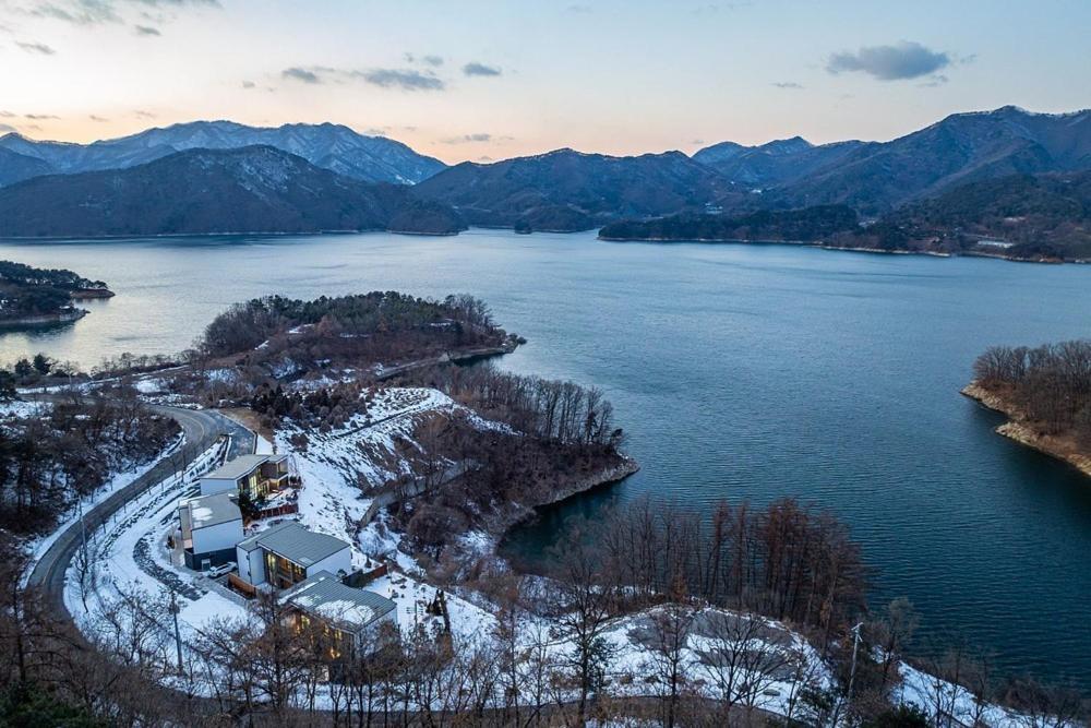 Отель Jecheon The Shine Cheongpung Экстерьер фото